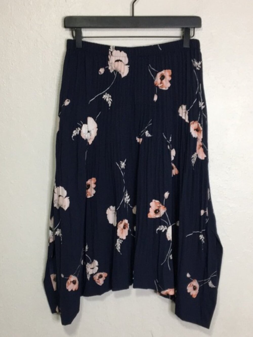 Vince Tossed Poppy Pleated Skirt - Picture 2 of 9